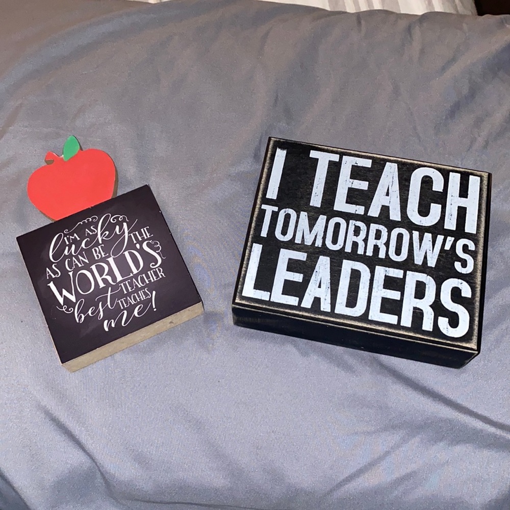 Teacher bundle 🍎 2 decorative teacher plaques. Perfect for a desk or classroom